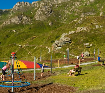 Auf diesem Bild ist ist der Spielplatz auf der Schlossalm zu sehen