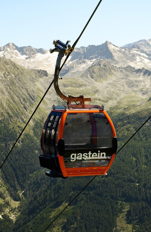 Dieses Bild zeigt eine Gondel der Stubnerkogelbahn im Sommer