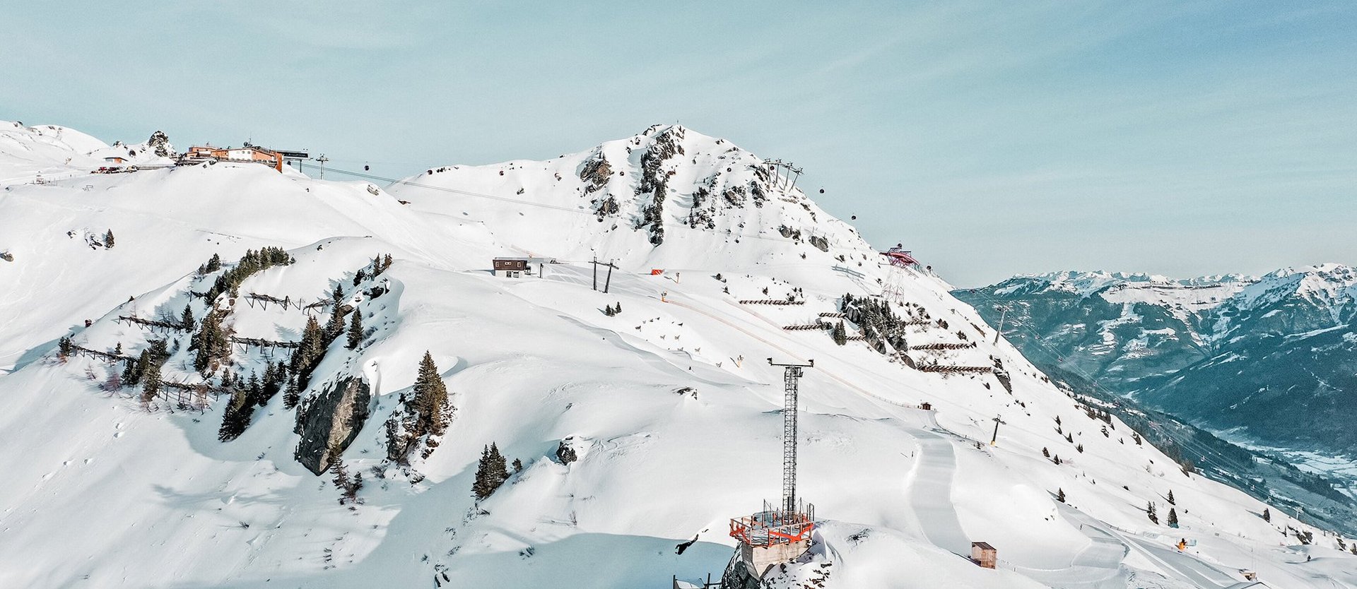 Skigebiet Schlossalm mit Schlossalmblick und Gipfelrestaurant