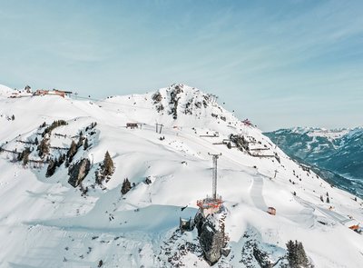 Skigebiet Schlossalm mit Schlossalmblick und Gipfelrestaurant