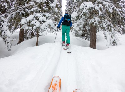 Dieses Bild zeigt einen Skitour-Geher auf dem Graukogel