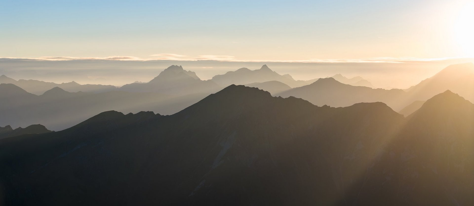 Dieses Bild zeigt das Gasteiner Bergpanorama bei abendlicher Stimmung.