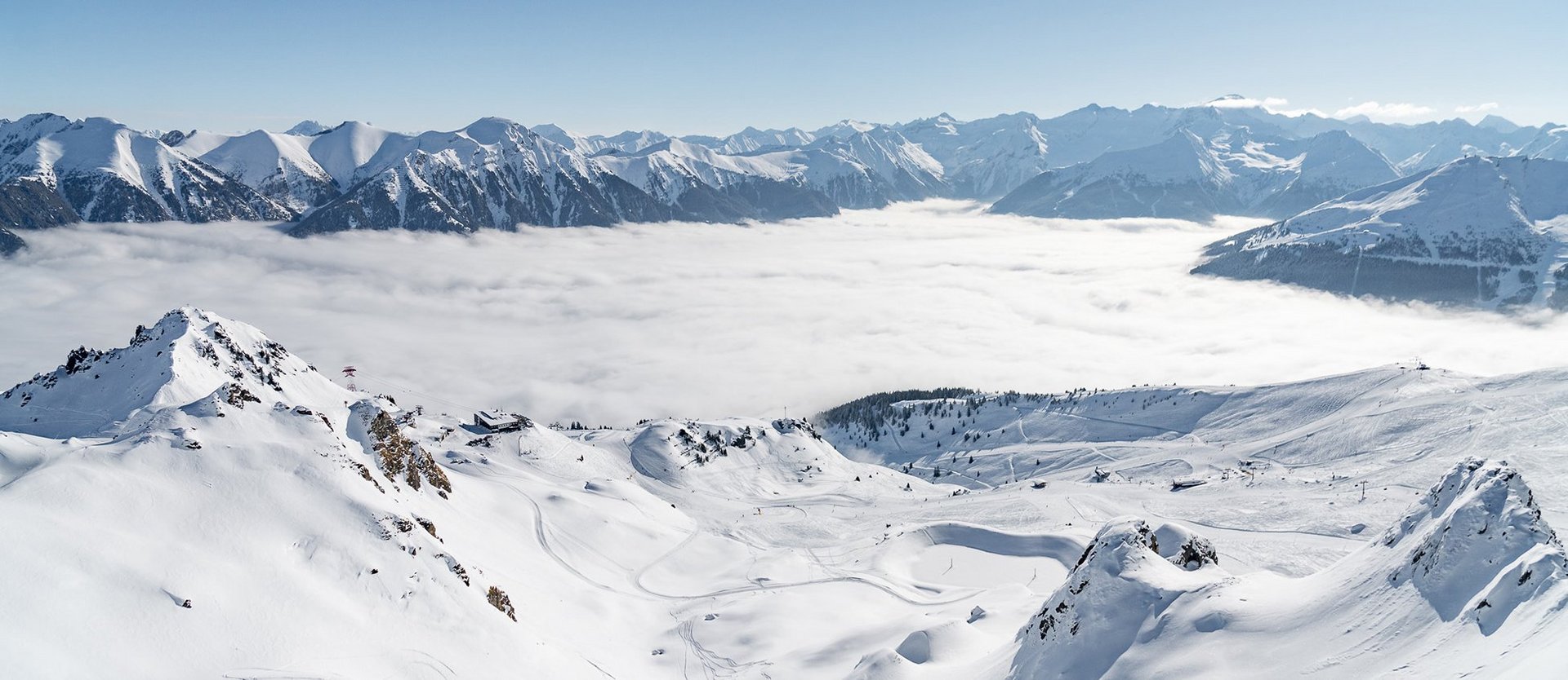 Dieses Bild zeigt das Bergpanorama auf der Schlossalm im Winter