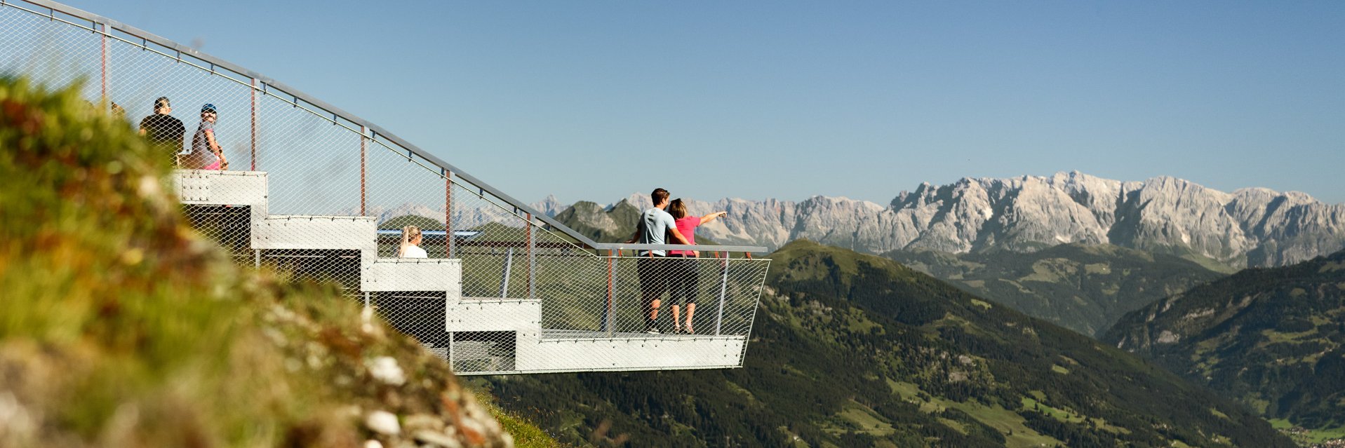 Seitlicher Blick auf die Aussichtsplattform Talblick am Stubnerkogel
