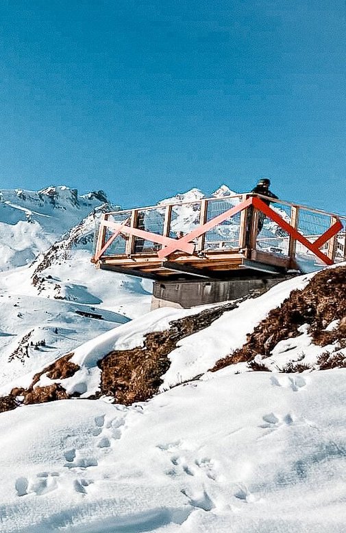 Die Aussichtsplattform Schlossalmblick in Skigastein im Winter