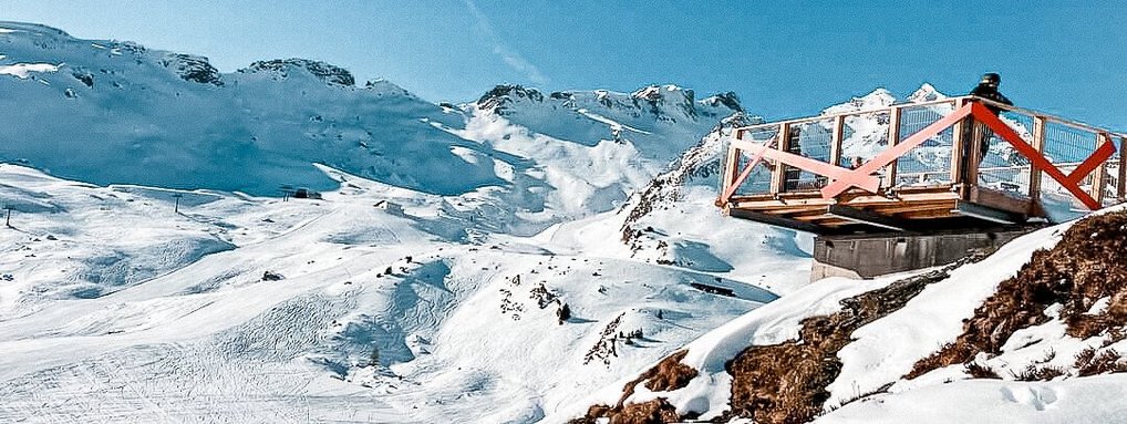 Die Aussichtsplattform Schlossalmblick in Skigastein im Winter