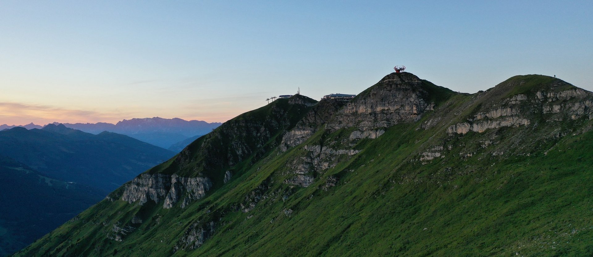 Dieses Bild zeigt den Stubnerkogel bei Abenddämmerung
