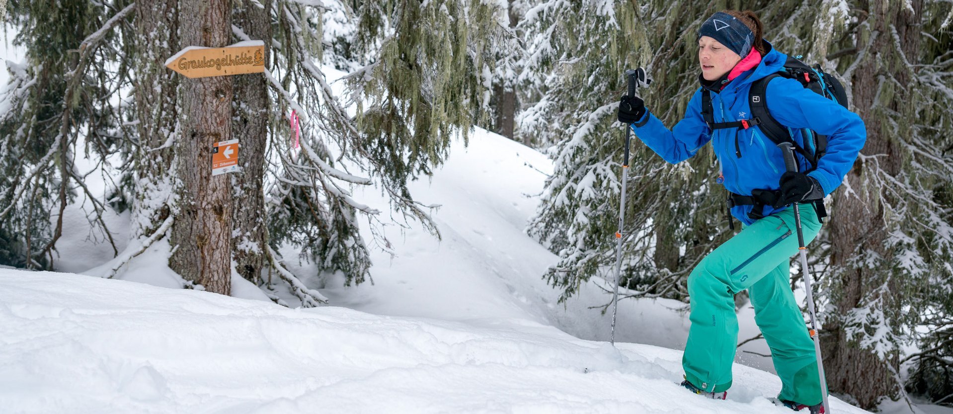Dieses Bild zeigt einen Skitour-Geher auf dem Graukogel