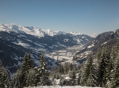 Blick vom Graukogel ins verschneite Gasteinertal